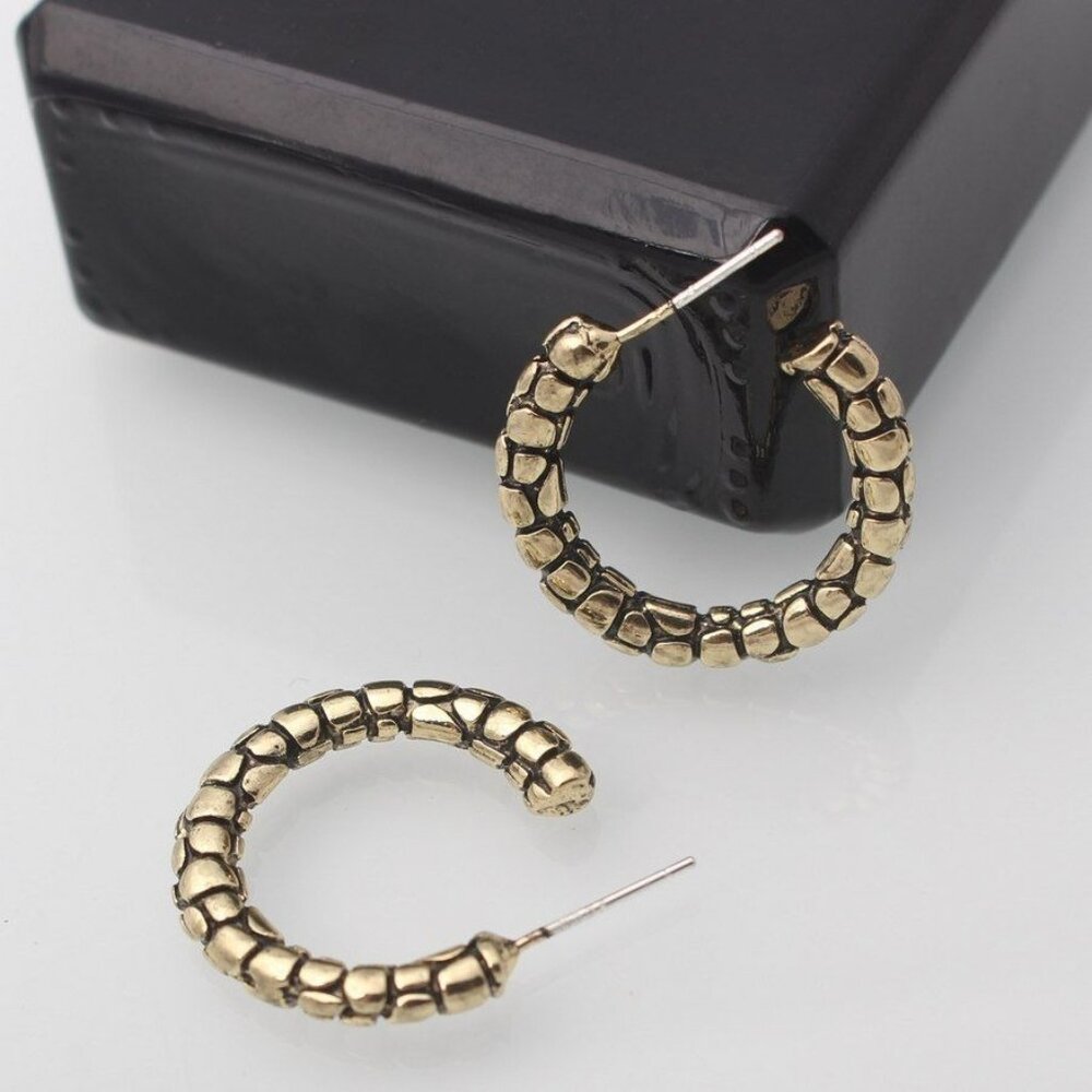 Leighton Kie Womens Cobblestone Pattern Hoop Earrings Gold Black Gift Packaged